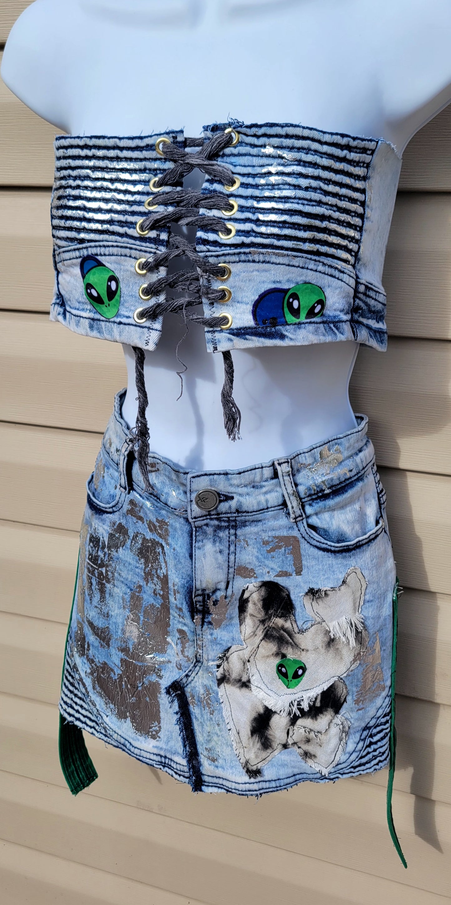 Trippy Alien Pattern Green Black 2 Piece Set, Skirt With Crop Top